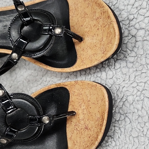 Kenneth Cole Reaction Black Wedge Heeled Sandals Womens Size 6.5 Ankle Straps - Picture 10 of 11